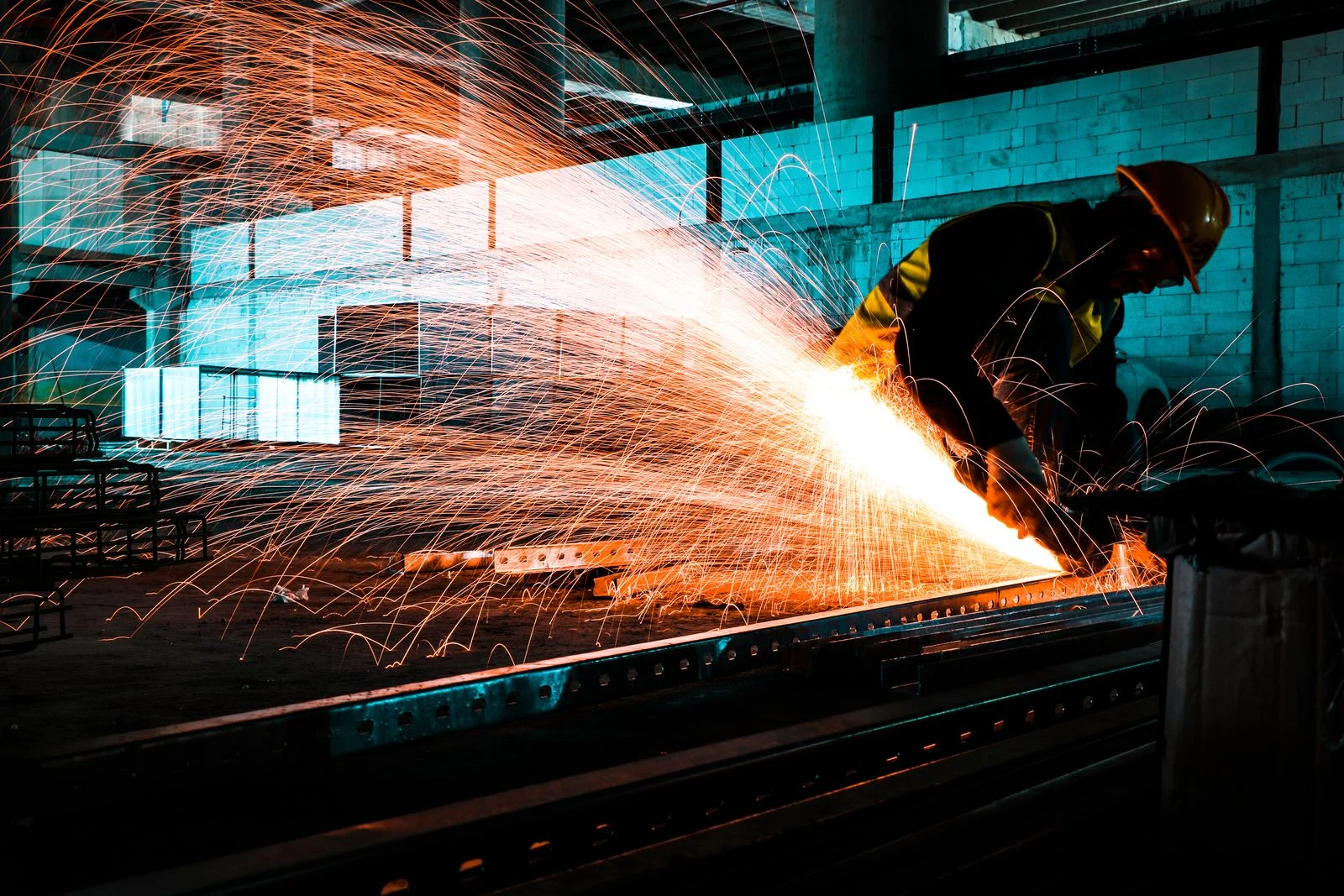 A correctly calibrated machine holds a stable cut and clean edge