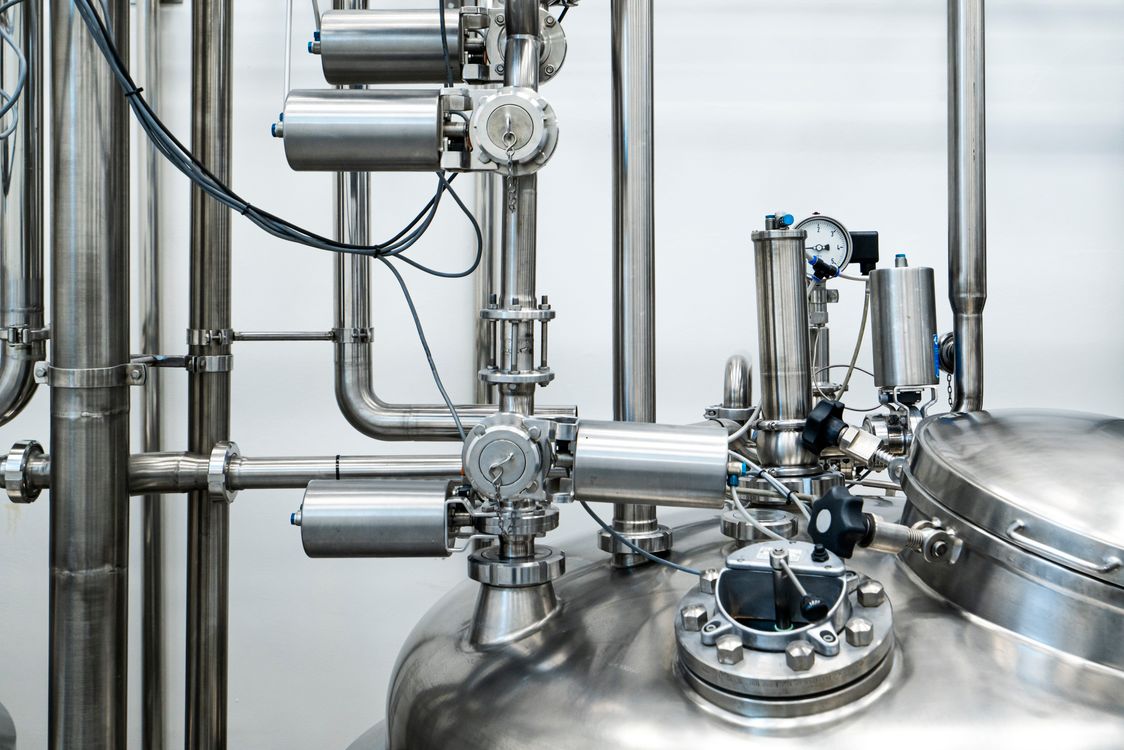 Gas delivery affected by laser cutting nozzle condition and alignment